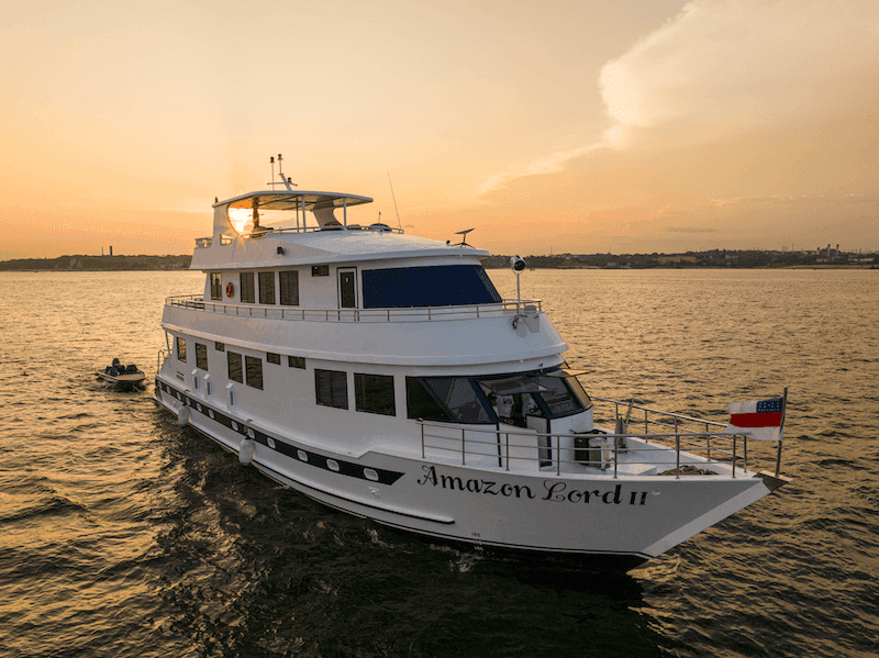 Amazon Lord II yacht exterior design
